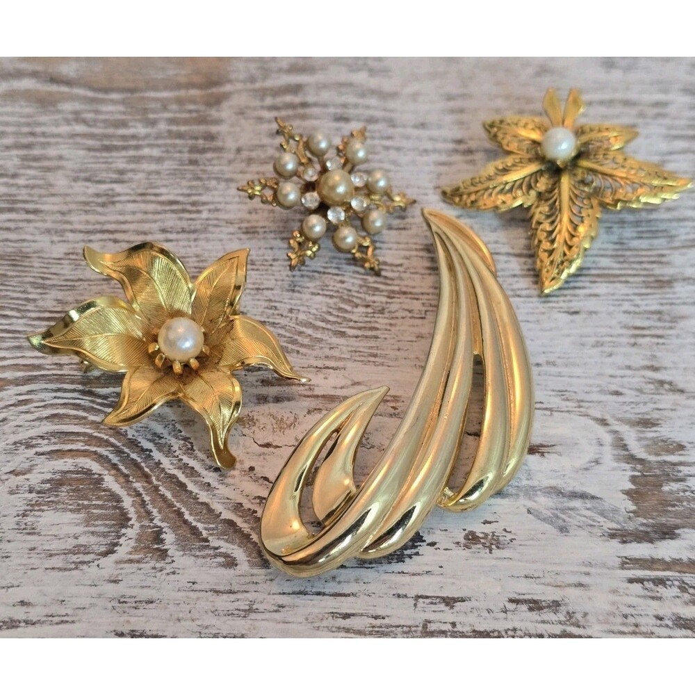 Vintage Gold Tone Brooch 4pc Lot Floral Leaf Pearl Rhinestone Starburst Pin #265 - Picture 1 of 13